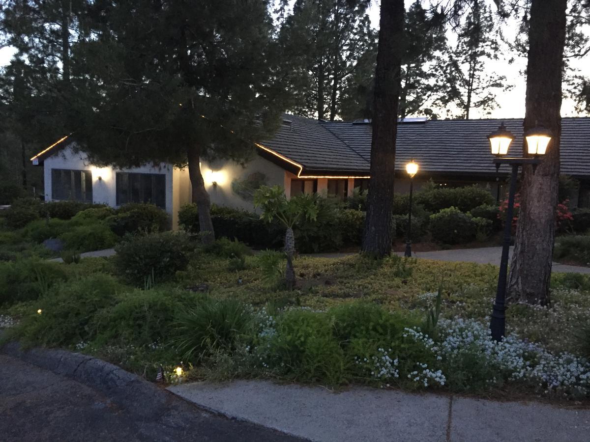 Tuscany Hills Retreat Escondido Bagian luar foto