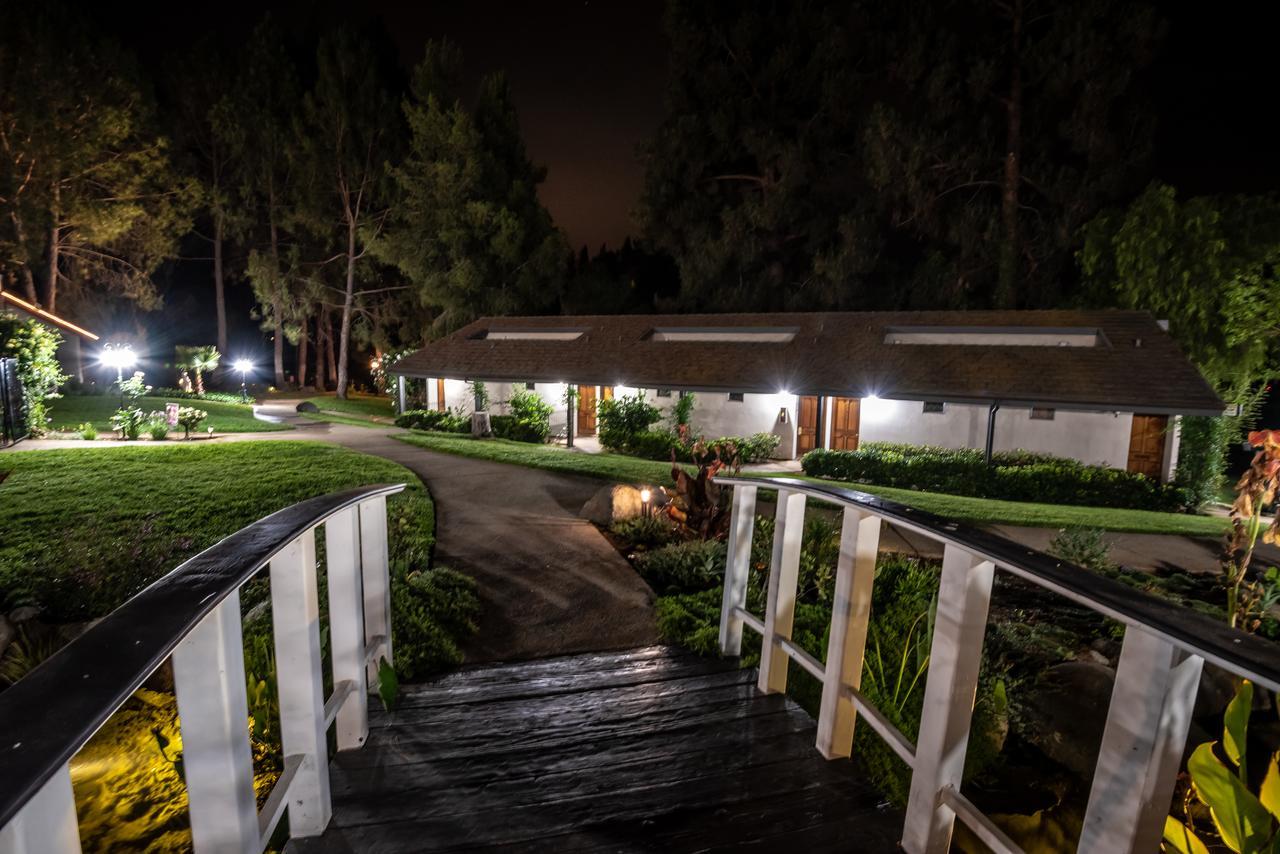 Tuscany Hills Retreat Escondido Bagian luar foto